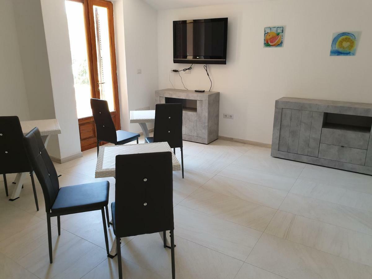 Guest House Tra Rocce E Mare La Maddalena  Exterior photo