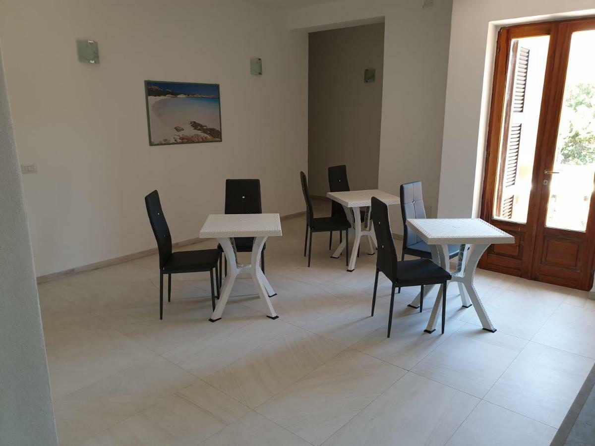 Guest House Tra Rocce E Mare La Maddalena  Exterior photo