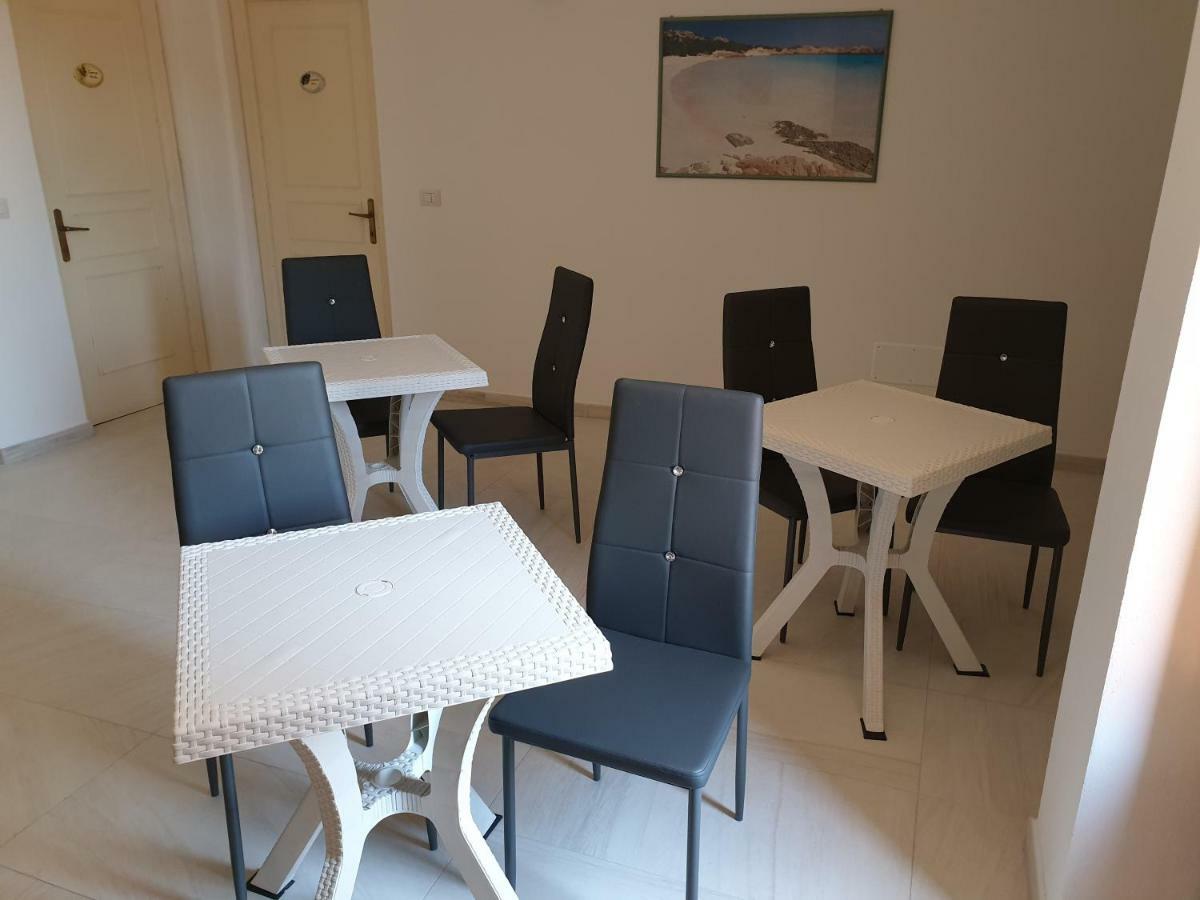 Guest House Tra Rocce E Mare La Maddalena  Exterior photo