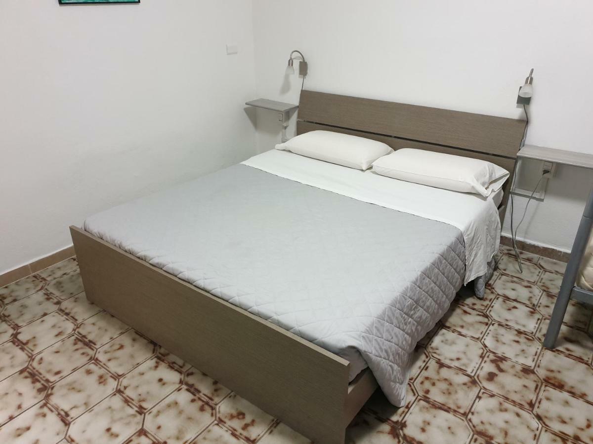 Guest House Tra Rocce E Mare La Maddalena  Exterior photo