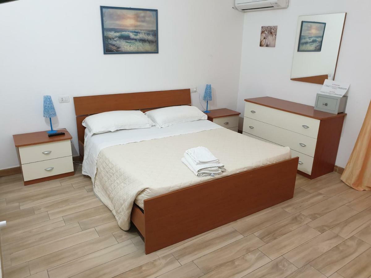 Guest House Tra Rocce E Mare La Maddalena  Exterior photo